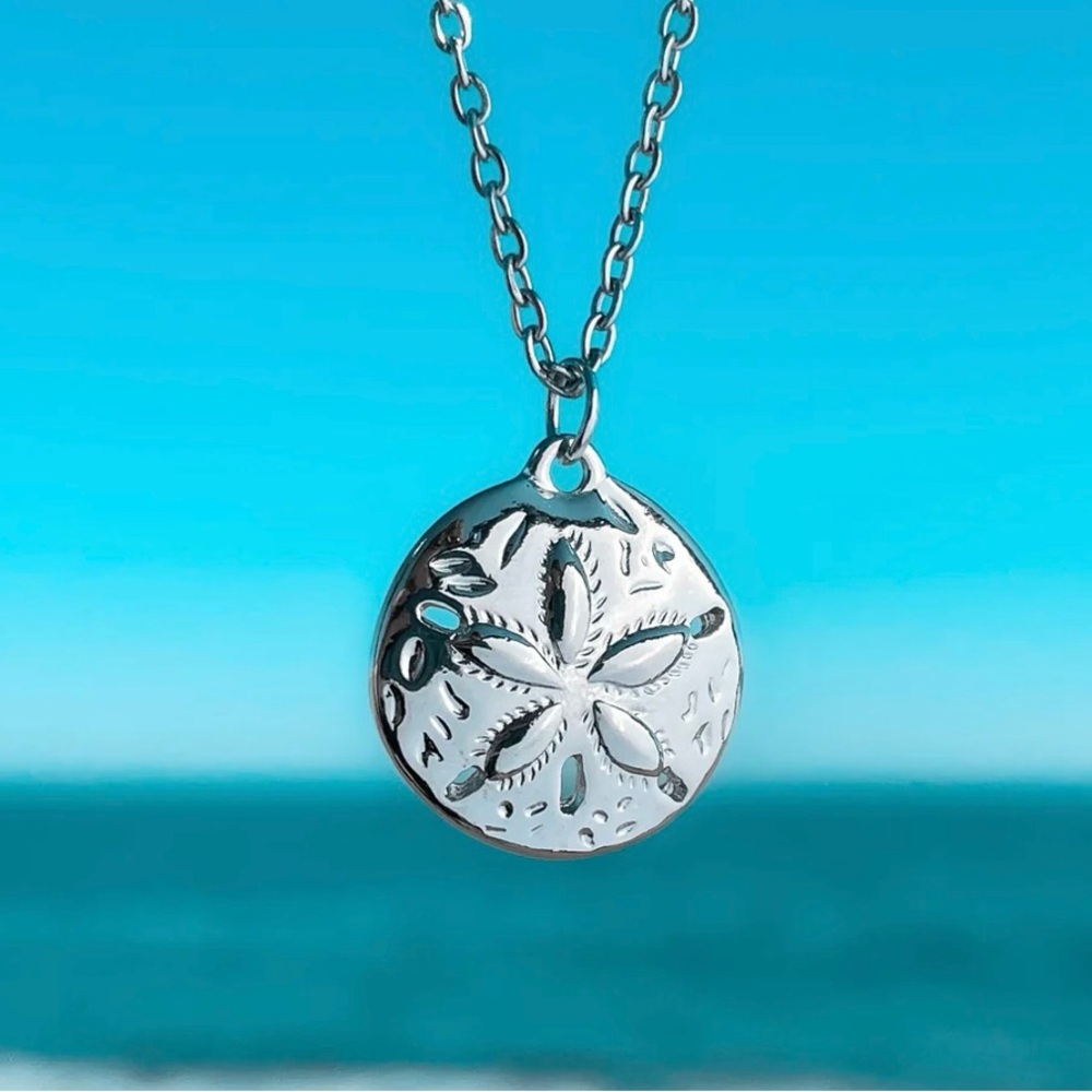 Silver Sand Dollar Pendant Necklace